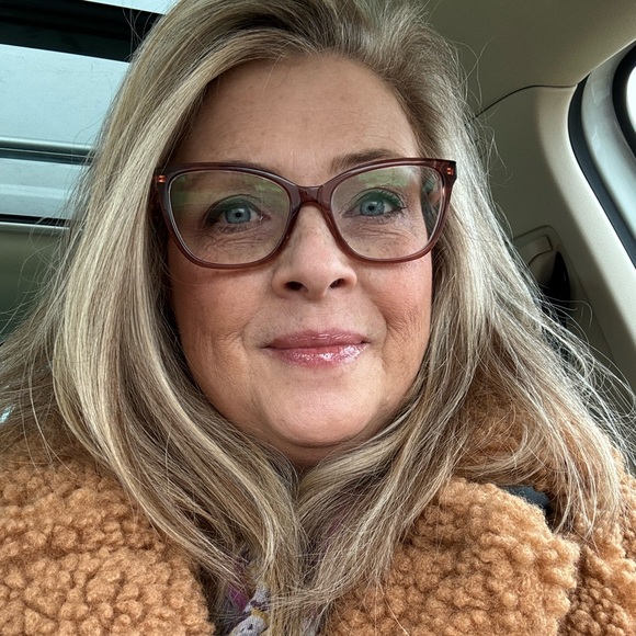 Meet your Posher, Monika - Picture 1 of 1